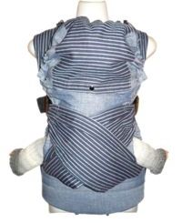 Фиксация спины ребенка в эргономичном рюкзаке Гуслёнок